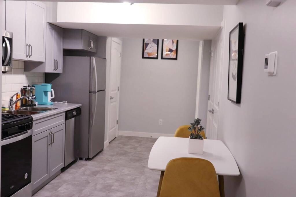 Deluxe 2 Bedroom Suite With*Netflix/Cable/Prime Edmonton Exterior foto